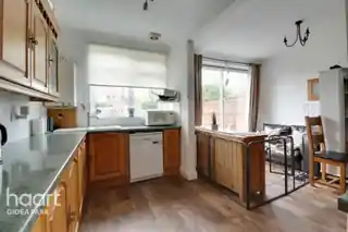 16 Stanley Avenue, photo 3