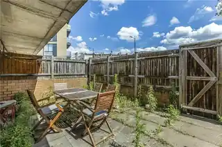 16 Templeton Close, photo 3