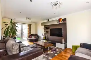 16 Thomas Drive, photo 2