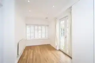 16 Topiary Square, photo 4