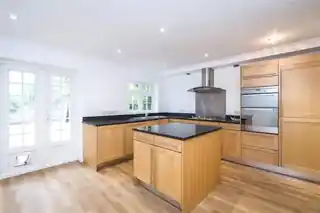 16 Topiary Square, photo 3