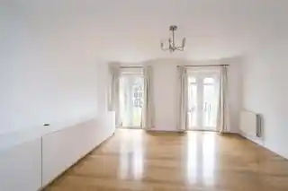 16 Topiary Square, photo 2