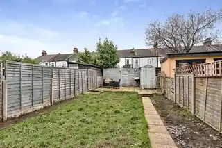 16 Tudor Road, photo 3