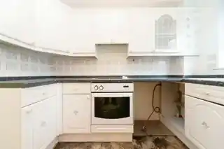 16 Vivien Close, photo 2