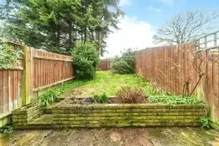 16 Vivien Close, photo 4