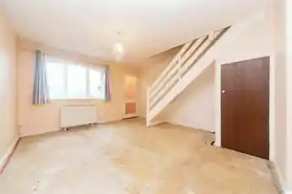 16 Vivien Close, photo 3