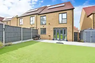 16 Whattingdon Road, photo 2