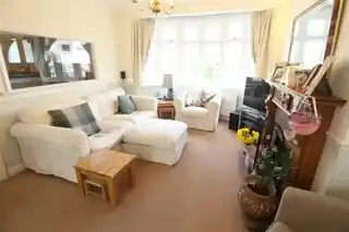 16 Woodfield Drive, photo 2
