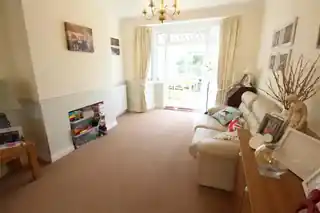 16 Woodfield Drive, photo 3