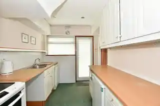 16 Woodside Close, photo 3