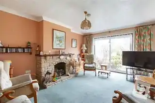 16 Worcester Avenue, photo 2