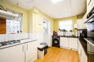 16 Wroxall Road, photo 3
