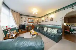 160 Sutton Court Road, photo 2