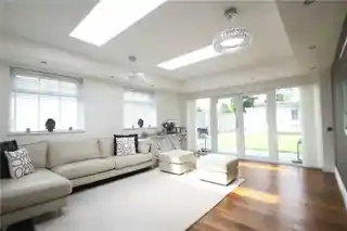 161 Lansbury Drive, photo 2