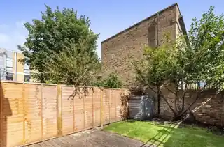 161 Lynton Road, photo 2