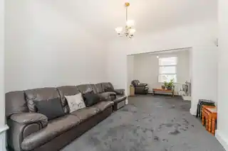 161 Powerscroft Road, photo 2