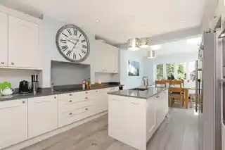 162 Uxbridge Road, photo 2
