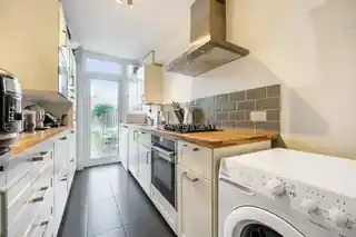 163 Barnfield Avenue, photo 3
