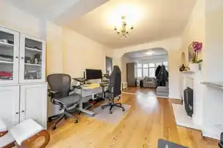 163 Barnfield Avenue, photo 4