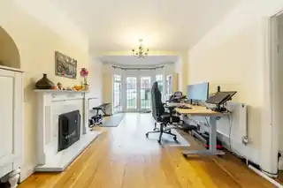 163 Barnfield Avenue, photo 2