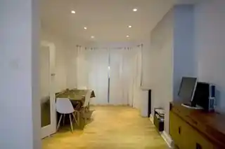 163 Latymer Road, photo 2