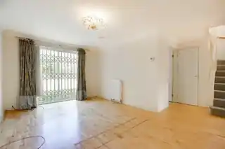 163 Leigh Hunt Drive, photo 4