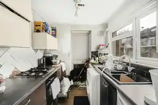 164 Parchmore Road, photo 3