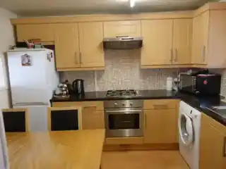 166 Harlech Gardens, photo 3