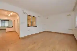 166 Normanshire Drive, photo 3