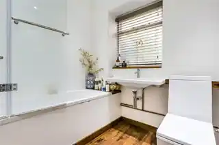 167 Broomwood Road, photo 3