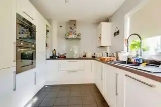 167 Whitethorn Avenue, photo 2