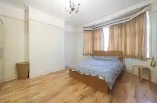 168 Gunnersbury Lane, photo 2