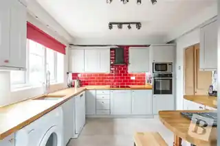 169 Parkside Avenue, photo 2
