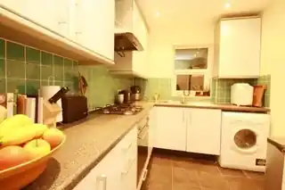 169B Bathurst Gardens, photo 3