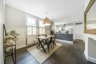 16A Abbeville Road, photo 3