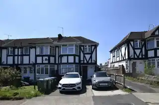 16A Highcroft Avenue, photo 2
