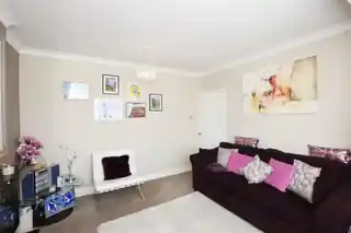 16A Highcroft Avenue, photo 3
