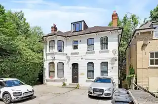16A Longton Avenue, photo 2
