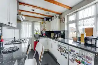 16A Sunnyside Road North, photo 3