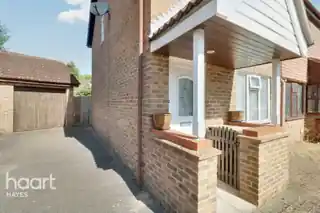 17 Airdrie Close, photo 2