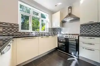 17 Alberon Gardens, photo 4