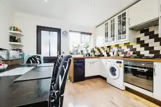 17 Andrew Close, photo 3