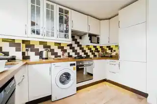 17 Andrew Close, photo 4