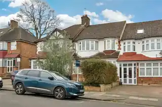 17 Arnos Road, photo 2