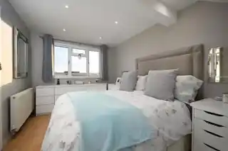 17 Beechcroft Road, photo 3