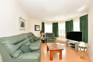 17 Bengeo Gardens, photo 2