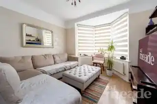 17 Bernwell Road, photo 3