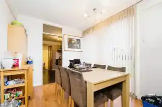 17 Brook Avenue, photo 3