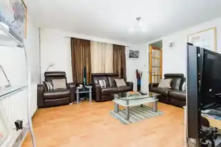 17 Brook Avenue, photo 2