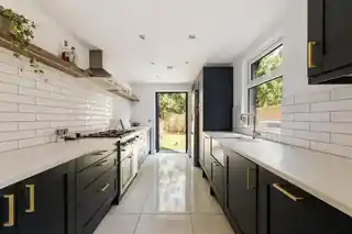 17 Brookfield Avenue, photo 3